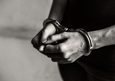 Pris&otilde;es foram registradas em Uni&atilde;o da Vit&oacute;ria e General Carneiro na segunda-feira (13). Um dos casos envolveu amea&ccedil;as de morte contra familiares.