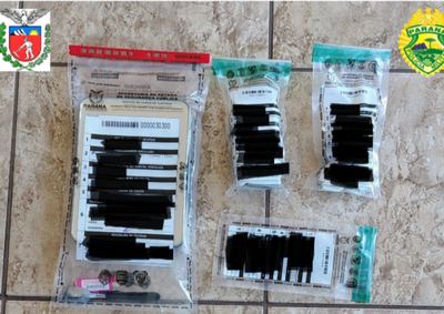 Segundo a Pol&iacute;cia Militar, cerca de 90 gramas de coca&iacute;na e duas balan&ccedil;as de precis&atilde;o foram encontradas em uma resid&ecirc;ncia no bairro S&atilde;o Gabriel.