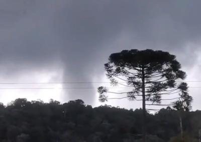 Fen&ocirc;meno ocorreu na comunidade do Pitinga, em In&aacute;cio Martins, durante um forte temporal e causou danos em propriedades rurais.