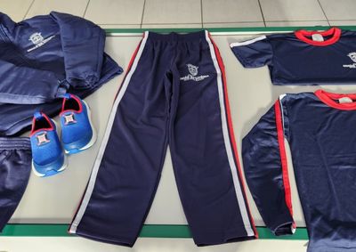 Pela primeira vez, estudantes receber&atilde;o t&ecirc;nis como parte do uniforme escolar.
