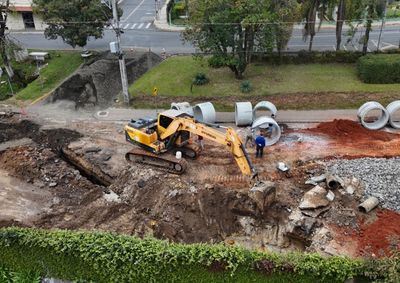 Interven&ccedil;&atilde;o amplia a capacidade da rede pluvial e deve resolver um problema antigo registrado na regi&atilde;o do trevo do Miguel Forte e da Escola Lina Forte.