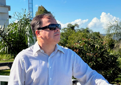 Ricardo Inclusivo compartilha como a acessibilidade garante autonomia, seguran&ccedil;a e dignidade para exercer o papel de pai de duas meninas.