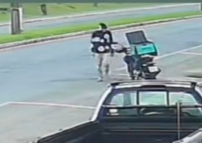 Motocicleta foi furtada no bairro S&atilde;o Pedro, em Porto Uni&atilde;o. Segundo a PM, suspeito atirou contra policial durante abordagem.