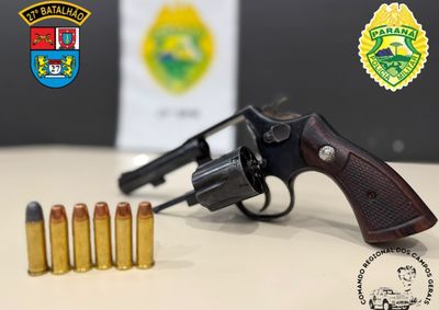 Arma calibre .38, municiada com seis cartuchos, foi apreendida pela Patrulha Rural.
