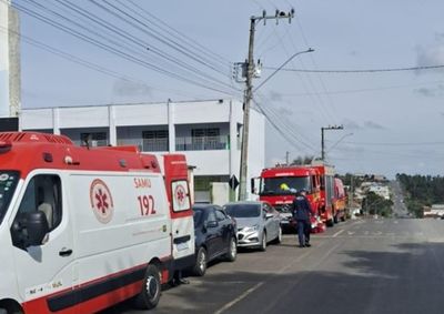 Homem de 26 anos sofreu queda de cerca de seis metros durante trabalho em institui&ccedil;&atilde;o de ensino e foi encaminhado ao hospital.