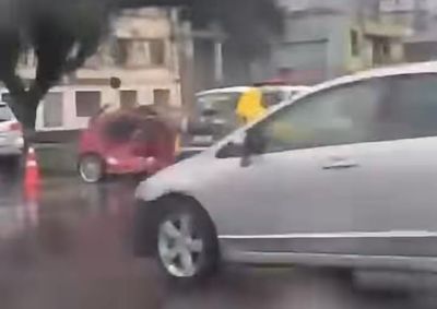 A colis&atilde;o envolveu um Volkswagen Gol e um Hyundai Santa Fe