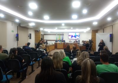 Muitos projetos, requerimentos e indica&ccedil;&otilde;es tamb&eacute;m foram debatidos e votados na sess&atilde;o