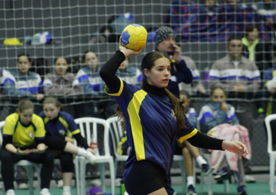 Bianca Reali Mendes Marques, de 14 anos, atleta de Handebol da AHU, refor&ccedil;ar&aacute; a equipe de Guarapuava na competi&ccedil;&atilde;o