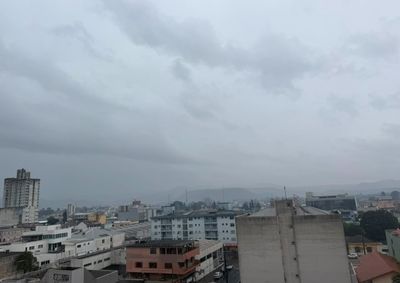 Orienta&ccedil;&atilde;o &eacute; para que a popula&ccedil;&atilde;o adote medidas preventivas e reforce a seguran&ccedil;a durante os temporais