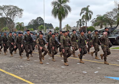 Cerca de 320 jovens cumprem o servi&ccedil;o militar no batalh&atilde;o de Porto Uni&atilde;o e recebem forma&ccedil;&atilde;o em disciplina, civismo e patriotismo.