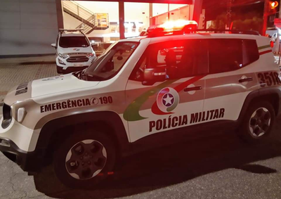 Ocorr&ecirc;ncias envolveram quatro ve&iacute;culos. Em um dos casos, motorista deixou o local ap&oacute;s colis&atilde;o traseira. N&atilde;o houve v&iacute;timas.