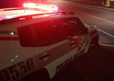 Ocorr&ecirc;ncia foi registrada nas proximidades do bairro Jardim Bras&iacute;lia; policiais apreenderam droga, balan&ccedil;a, faca e dinheiro.