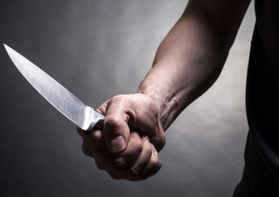Segundo a PM, suspeito teria atingido a v&iacute;tima no t&oacute;rax ap&oacute;s um desentendimento. A esposa dele tamb&eacute;m relatou ter sido v&iacute;tima de viol&ecirc;ncia dom&eacute;stica.