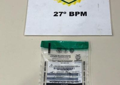 Durante a verifica&ccedil;&atilde;o no interior do im&oacute;vel, foram localizadas 12 buchas de coca&iacute;na, fracionadas e embaladas para comercializa&ccedil;&atilde;o
