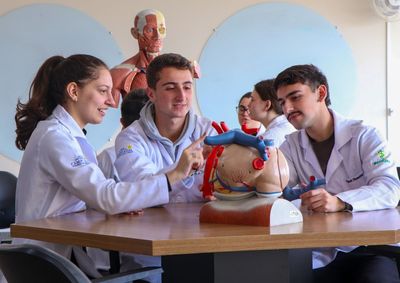 O Enamed avalia o desempenho dos estudantes concluintes de Medicina e fornece indicadores que auxiliam na an&aacute;lise da qualidade dos cursos em todo o pa&iacute;s