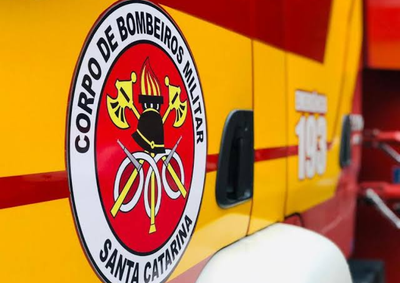 Ciclista &eacute; encontrado em ribanceira de quatro metros ap&oacute;s colis&atilde;o e &eacute; levado ao hospital para atendimento m&eacute;dico.