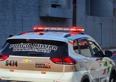 Segundo a PM, v&iacute;tima tamb&eacute;m disse que teve pertences danificados durante a discuss&atilde;o; suspeito n&atilde;o foi localizado.