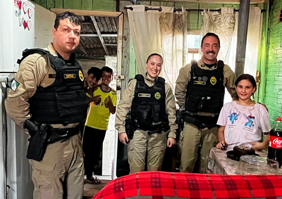 Durante uma visita &agrave; fam&iacute;lia, em S&atilde;o Mateus do Sul, os policiais souberam que a menina n&atilde;o teria comemora&ccedil;&atilde;o e decidiram preparar uma surpresa.