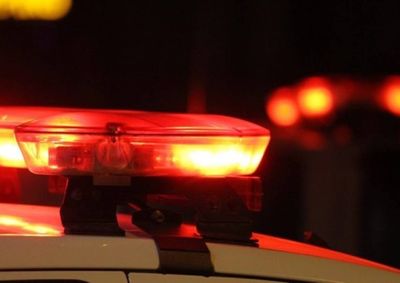 Foram subtra&iacute;dos um aparelho celular, aproximadamente R$ 300,00 em dinheiro e dois cart&otilde;es banc&aacute;rios da v&iacute;tima