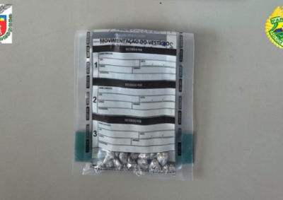 Durante busca pessoal foi encontrado no bolso de sua bermuda 31 por&ccedil;&otilde;es de subst&acirc;ncia an&aacute;loga a "crack"
