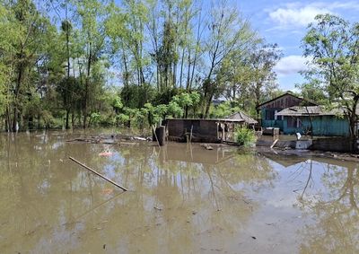 Defesa Civil mant&eacute;m equipes mobilizadas para atender moradores que precisarem deixar as resid&ecirc;ncias preventivamente.