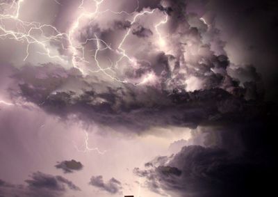Defesa Civil alerta para chuva intensa, granizo e vendaval na pr&oacute;xima hora e orienta moradores a buscar abrigo e evitar &aacute;reas alagadas.