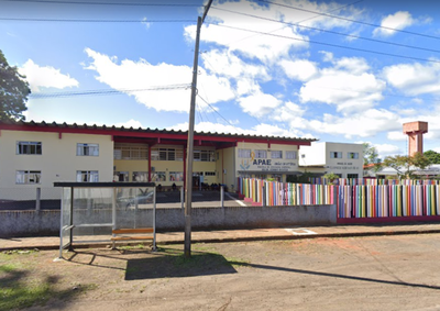 Institui&ccedil;&atilde;o suspendeu as aulas at&eacute; quarta-feira, 16, e j&aacute; iniciou a retirada dos m&oacute;veis e materiais das &aacute;reas inferiores para evitar preju&iacute;zos