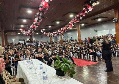 Ao todo, 283 alunos da rede municipal conclu&iacute;ram as atividades do programa, sendo 200 estudantes em Cruz Machado e 83 em Paulo Frontin 