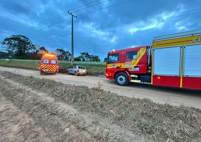 Acidente ocorreu na tarde desta sexta-feira (18), na localidade de Serra Grande. O outro ocupante recusou atendimento m&eacute;dico.