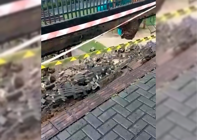 Local foi interditado ap&oacute;s o rompimento durante as fortes chuvas desta sexta-feira; Solo encharcado ainda exige aten&ccedil;&atilde;o em &aacute;reas de encosta.