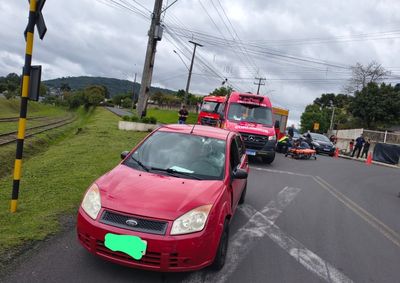 V&iacute;tima estava consciente, apresentava ferimento no rosto e foi encaminhada ao hospital.