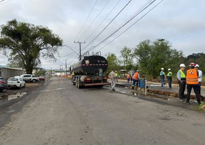 Trecho entre as ruas Salgado Filho e Costa Carvalho ter&aacute; fluxo intenso de ve&iacute;culos utilizados na obra nesta ter&ccedil;a-feira (29)
