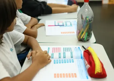 A data foi criada pela ONU para destacar a import&acirc;ncia da educa&ccedil;&atilde;o na constru&ccedil;&atilde;o de uma sociedade mais justa, pac&iacute;fica e sustent&aacute;vel