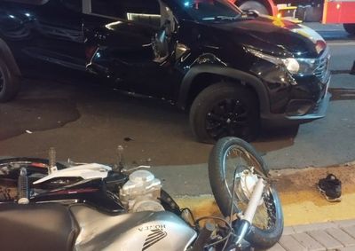 Homem sofreu escoria&ccedil;&otilde;es e dores no tornozelo e foi encaminhado ao hospital.