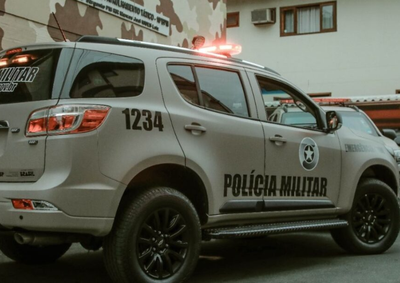 Abordagem de um homem levou equipes at&eacute; um im&oacute;vel, onde foram encontrados mais entorpecentes com apoio do Canil da PM do Paran&aacute;.