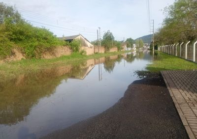 N&iacute;vel do rio permanece est&aacute;vel desde a noite de ter&ccedil;a-feira; Simepar indica aus&ecirc;ncia de chuva at&eacute; a pr&oacute;xima segunda-feira