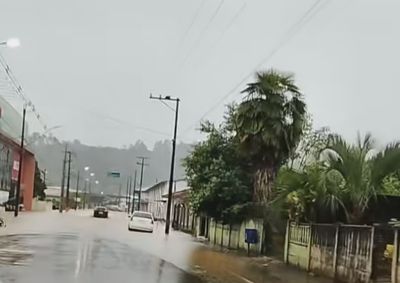 Diversos pontos do munic&iacute;pio foram afetados pelo volume de &aacute;gua
