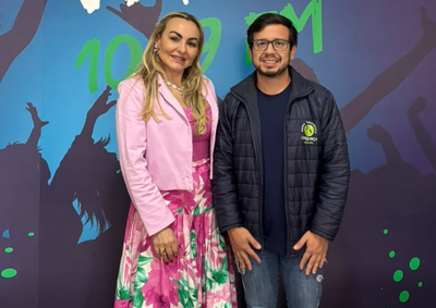 M&eacute;dica e empres&aacute;ria participou de entrevista na R&aacute;dio Educadora Unigua&ccedil;u e contou como concilia as duas atividades e administra quatro lojas na regi&atilde;o