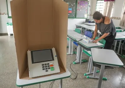 A justificativa pode ser feita presencialmente em um cart&oacute;rio eleitoral, pelo aplicativo e-t&iacute;tulo ou pelo autoatendimento eleitoral