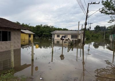 Em Mafra, rio Negro come&ccedil;a a baixar, mas segue acima dos 8 metros
