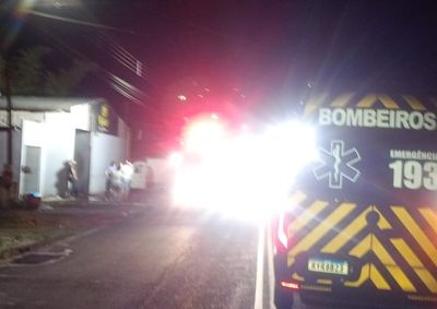 Bombeiros utilizaram cerca de 5 mil litros de &aacute;gua para combater as chamas e eliminar focos de calor.