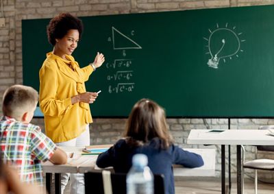 Inscri&ccedil;&otilde;es seguem at&eacute; 3 de novembro para cargos com vagas imediatas e cadastro reserva na rede municipal de ensino.