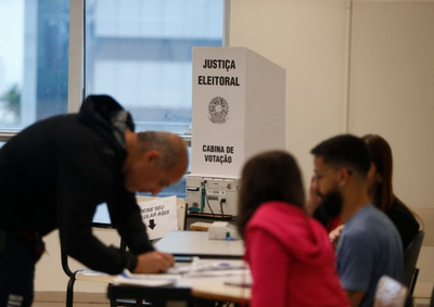 Cerca de 5.400 eleitores devem votar nos endere&ccedil;os definidos ap&oacute;s a cheia do Rio Igua&ccedil;u.