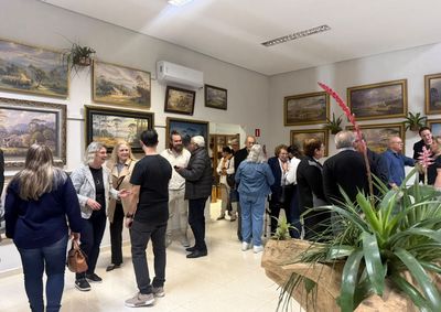 Colet&acirc;nea re&uacute;ne pinturas que retratam as paisagens e o cotidiano da regi&atilde;o e est&aacute; aberta &agrave; visita&ccedil;&atilde;o at&eacute; o 30 de outubro