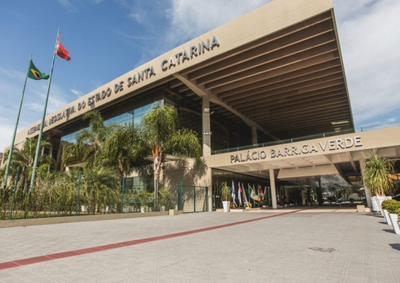 Joinville concentra tr&ecirc;s representantes, enquanto Jaragu&aacute; do Sul e Canoinhas ter&atilde;o um deputado cada na legislatura de 2027 a 2030.
