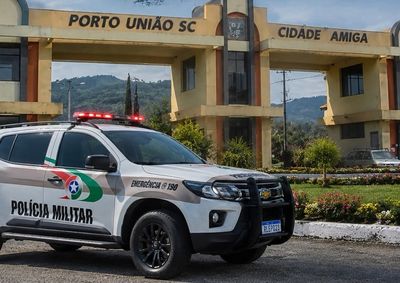 Casos envolvem ordens judiciais contra dois homens e o furto de tr&ecirc;s armas de fogo em uma propriedade rural, em Porto Uni&atilde;o e Irine&oacute;polis.