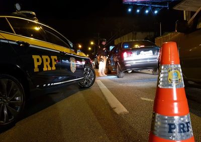 Fiscaliza&ccedil;&atilde;o ser&aacute; intensificada at&eacute; segunda-feira (2), com foco em velocidade, ultrapassagens, consumo de &aacute;lcool e equipamentos de seguran&ccedil;a.