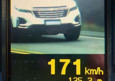 Opera&ccedil;&atilde;o flagrou 931 ve&iacute;culos acima do limite de velocidade. Em Mafra, motorista foi fotografado a 171 km/h em trecho com limite de 80 km/h.