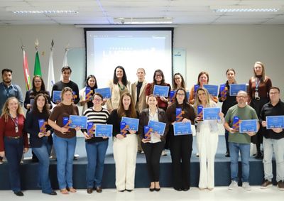 Cerim&ocirc;nia reuniu empres&aacute;rios para entrega de certificados e trof&eacute;us por participa&ccedil;&atilde;o em jornada de capacita&ccedil;&atilde;o voltada &agrave; rentabilidade e competitividade.