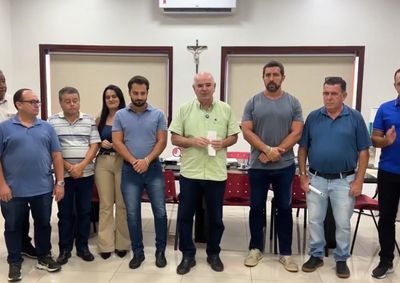 An&uacute;ncio feito nas redes sociais do prefeito; investimento de R$ 700 mil garante uniforme completo e material did&aacute;tico para alunos